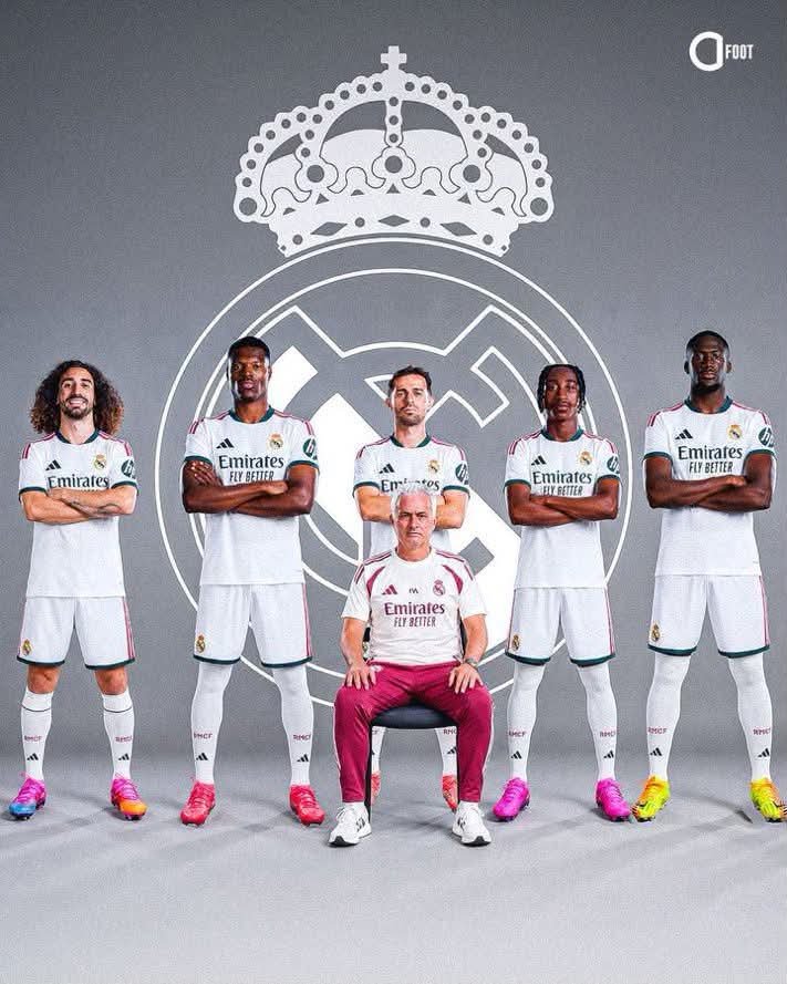 elra3y_fpl's tweet photo. اللي بيحصل من ريال مدريد دا جنان رسمي.. الفريق داخل يخلص صفقات تقيلة وبسرعة. 

بيريز بعد موسمين صفريين مش ناوى يسمح إن دا يتكرر تانى والفريق بيغطى كل المراكز الناقصة. 👍

- محتاج مدافع راح جاب كوناتي. ✅
- أرنولد مش مقدم أفضل مستوى راح جابله وحش اسمه دومفريس. ✅
- لاعب خبرة فى خط الوسط زى بيرناردو هيفرق مع الفريق بشكل كبير. ✅
- جاب واحد من أفضل الباكات فى العالم وأقواهم دفاعياً. ✅
- جاب واحد من أفضل الارتكازات في العالم. ✅
- النهاردة بيخلص مع جناح أغلب فرق أوروبا كانت بتتفاوض معاه هو خلصها في ساعة. ✅

ضيف عليهم أهم صفقة من وجهة نظري وهي وجود السبيشيال وان. 🤍