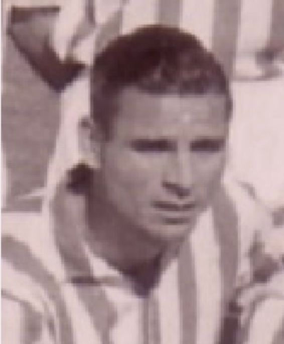 RBetisEXJ's tweet photo. Recordamos también a Tomás Guerrero, sevillano nacido hace 99 años, que llegó al Betis en 1954 y destacó por su entrega y trabajo en el medio campo.

Uno de esos veteranos que ayudaron a construir el legado verdiblanco con esfuerzo y discreción.

#realbetis #haciendobeticismo https://t.co/4GQDFeg4En