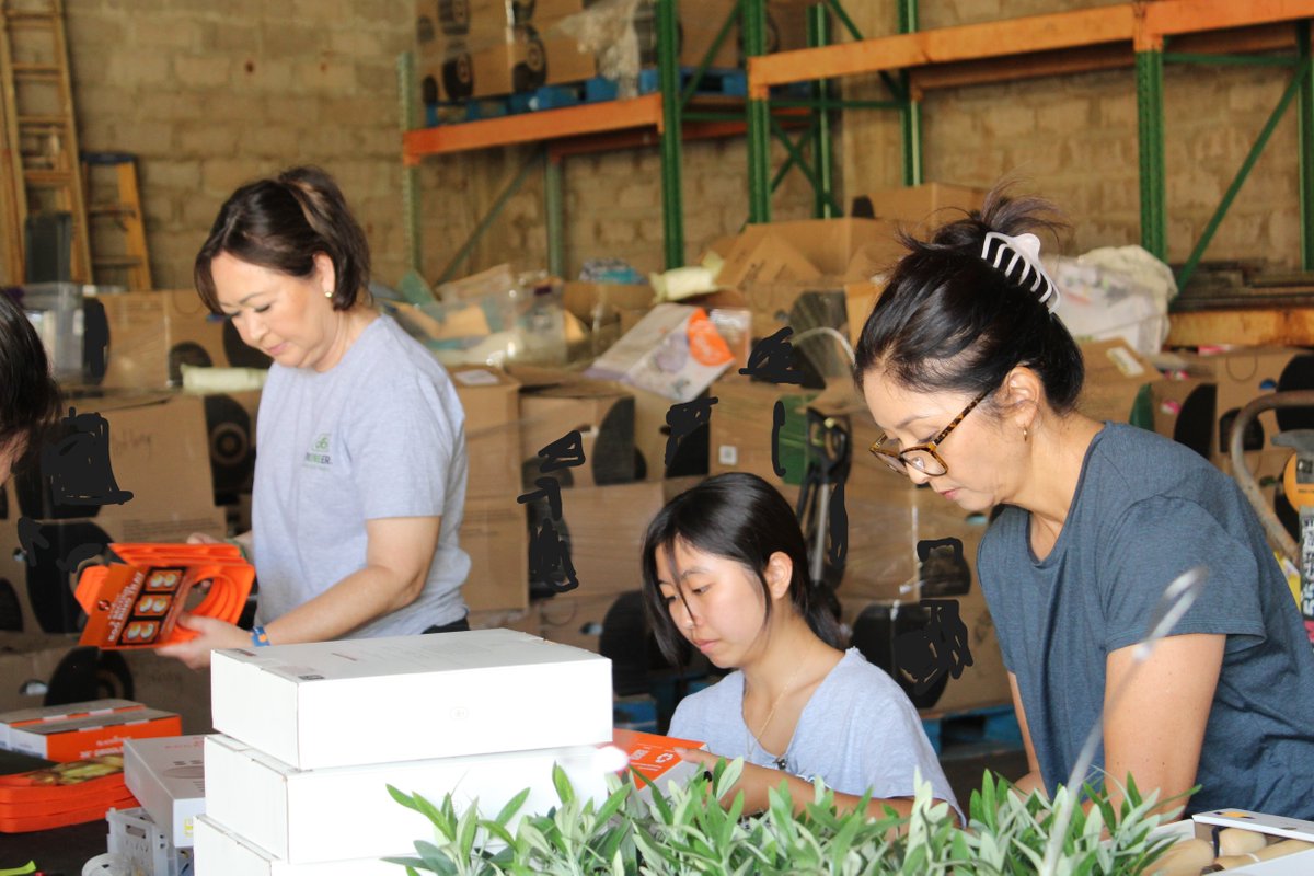 KauaiHabitat's tweet photo. It's #ShoutOutSunday! This week we give a big #mahalo to the folks at Corteva Agriscience. Not only did they support our building of homes and hope on #Kauai, they also showed up to volunteer at our ReStore! We are so grateful! #attitudeofgratitude https://t.co/VwDH9jKxmZ https://t.co/eHh4TUruP2