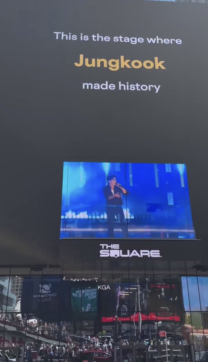JKGlobalFanbase's tweet photo. Currently displaying in Times Square, NYC “This is the stage where Jungkook made history” 

Jungkook is one of just a handful of artists who had the privilege to perform from the TSX stage (he was the only male artist after Post Malone at that time, now followed by Snoop Dog) 

Cr: @/kga.nyc on Instagram