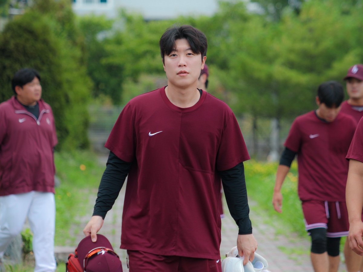 40oong's tweet photo. #박진형 이렇게 찍을 때마다 너무 머쓱해보임 쏘리진형 그치만 내 직업이 박진형찍사인데 일은 해야지 https://t.co/TFLzpIF9Ix