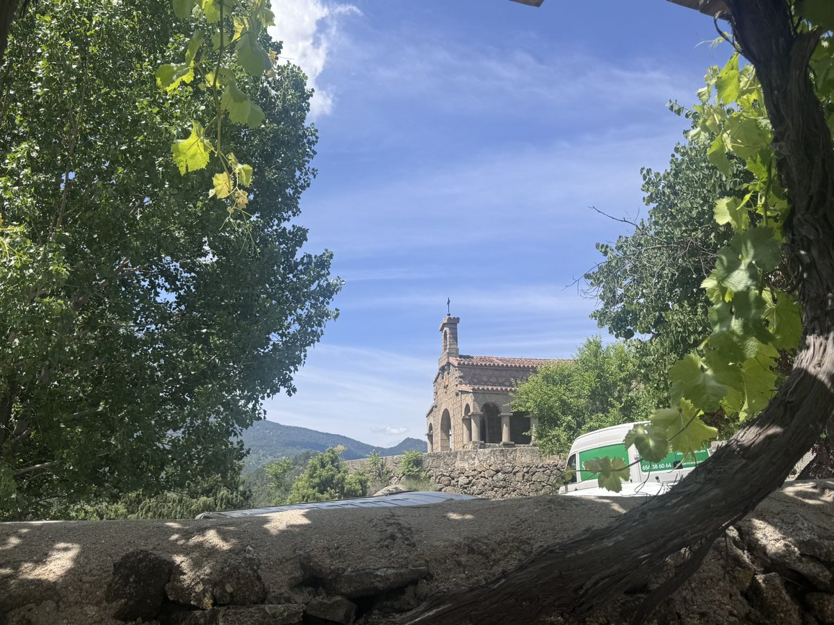 yummybull's tweet photo. @JesusMSoto1 @Meteoavila2 @SpainMsGonzalez Qué tristeza, hace menos de dos meses estuve allí en Conectando Gredos 🥹🥹🥹. Gracias por responderme y mucho ánimo. https://t.co/ZA13DQcb1V
