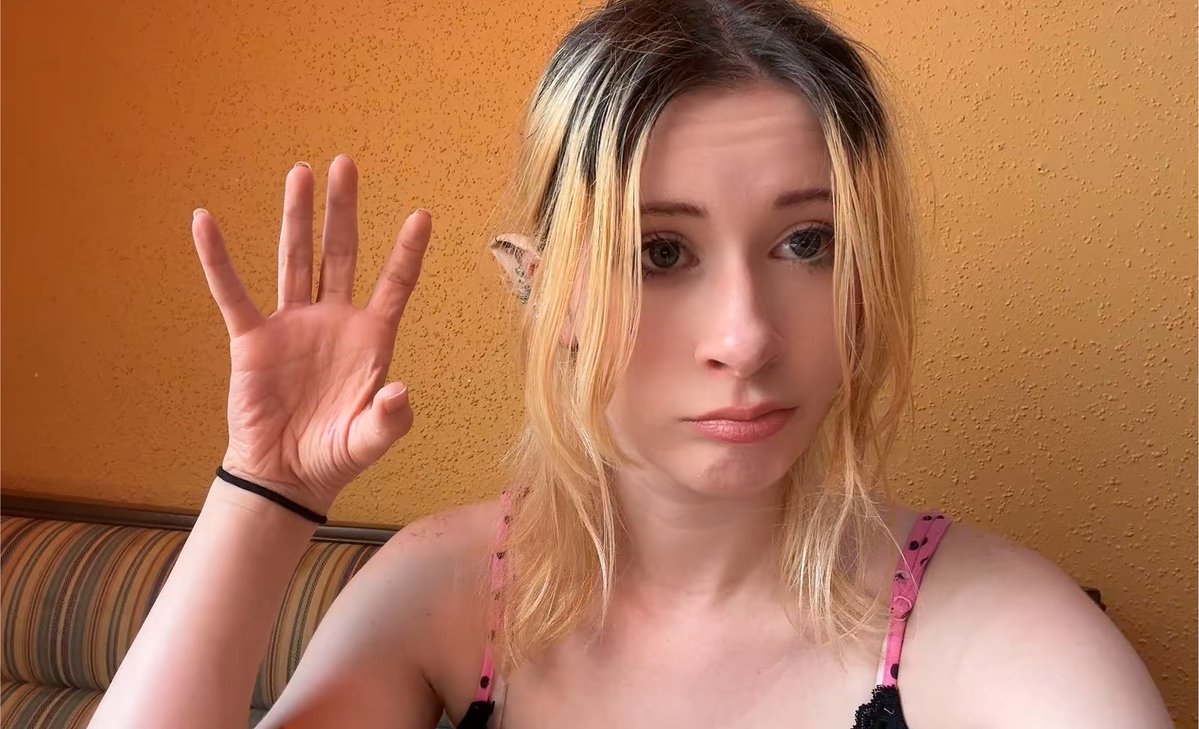 MewIngaf's tweet photo. I love elf ears https://t.co/bq9GzcS1Ow