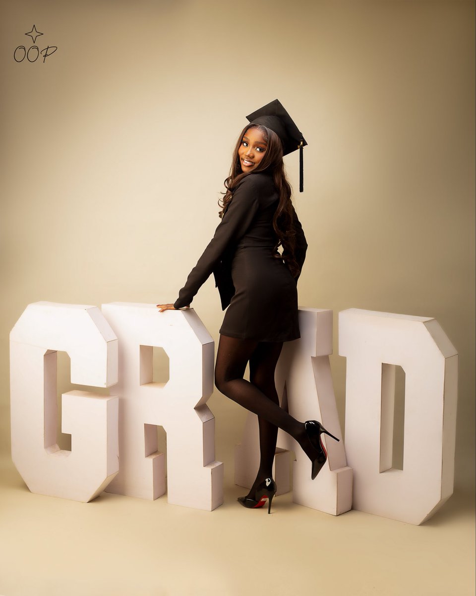 Just_vherahh's tweet photo. Officially reintroducing myself
OKAFOR VERA CHIDERA 
Bsc. Public health 
Graduated with a 4+ CGPA https://t.co/aSfNKLxTvv