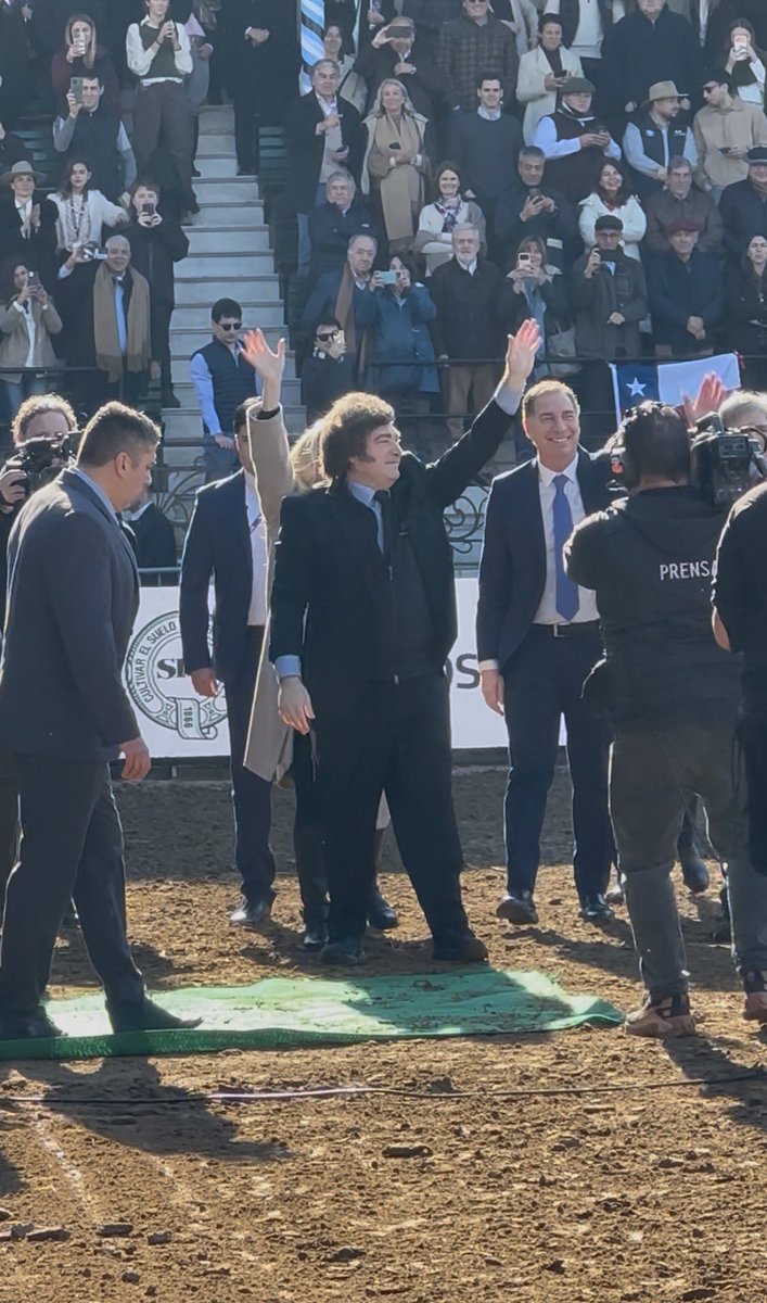 Granaderosarg's tweet photo. El Regimiento participó de la inauguración Presencial en la rural de Palermo 🐴🇦🇷

 #Granaderos  #SomosPatria #HerederosDelLibertador #UnRegimientoConHistoria #SomosHistoriaViva https://t.co/TlVEG3Tkrp