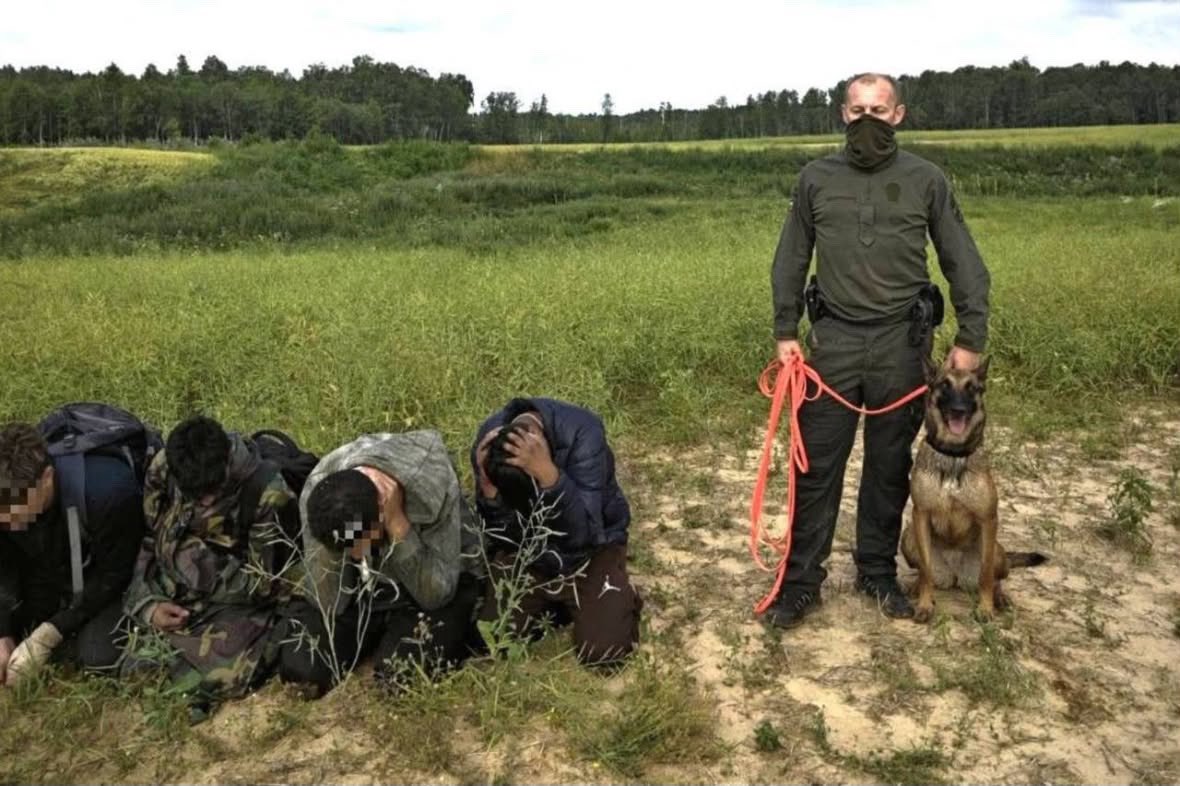 chaotichermes's tweet photo. Lithuanian border guard with third world invaders sent by Lukashenkos potato regime. https://t.co/8znoS4UxJw