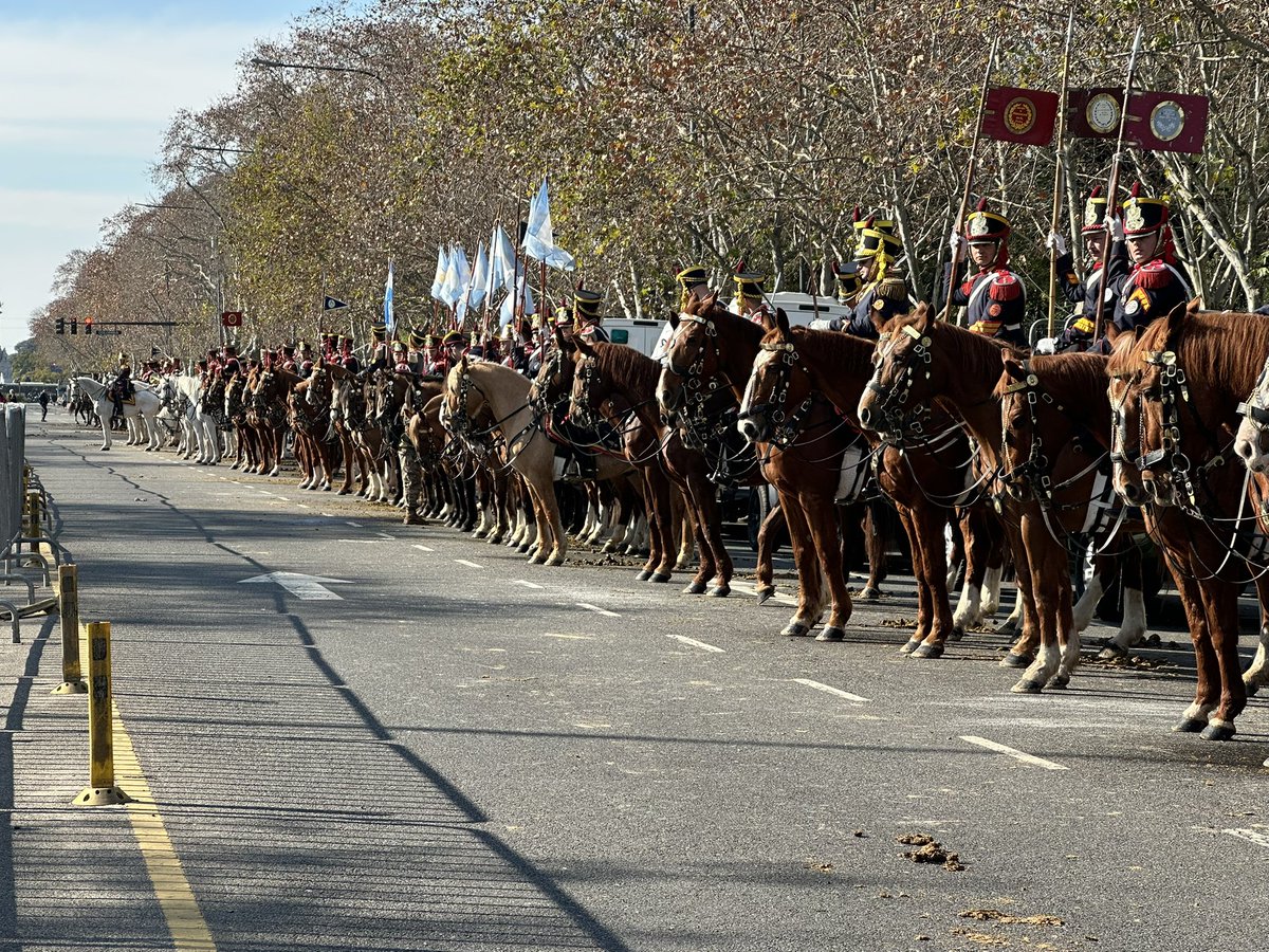 Granaderosarg's tweet photo. El Regimiento participó de la inauguración Presencial en la rural de Palermo 🐴🇦🇷

 #Granaderos  #SomosPatria #HerederosDelLibertador #UnRegimientoConHistoria #SomosHistoriaViva https://t.co/zvZ9VNvGka
