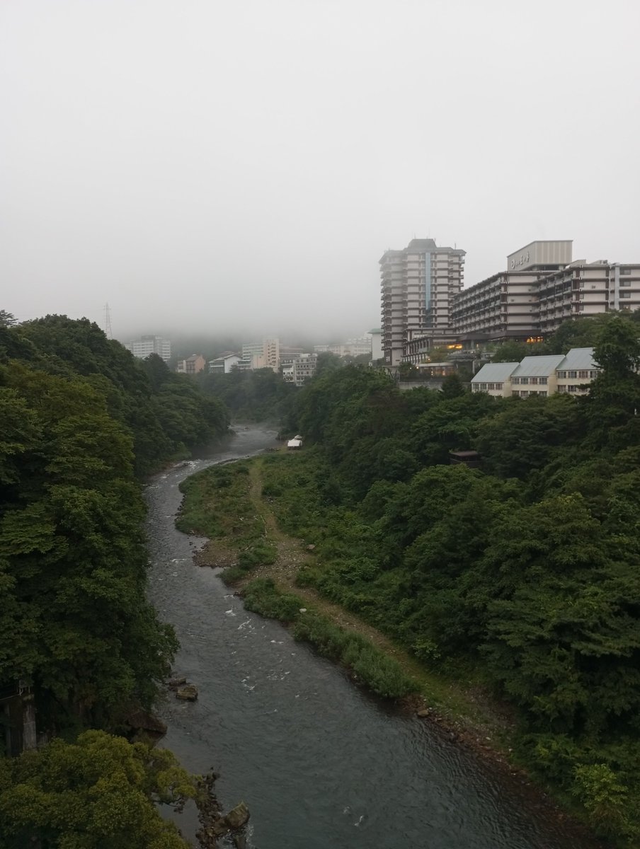 searchiba's tweet photo. おはようございます
今の鬼怒川温泉の気温20℃
これはすごしやすい
霧があるけどいい感じ☺️
#鬼怒川温泉 https://t.co/IPtbfCxTKL