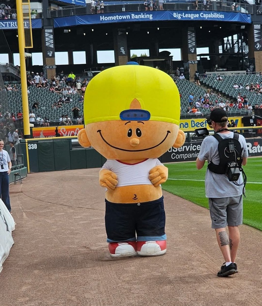 ChicagoVince's tweet photo. Member of the @hallofgoodpod, Pablo Sanchez, spotted at today's #WhiteSox game. https://t.co/6yYVBAgtbq