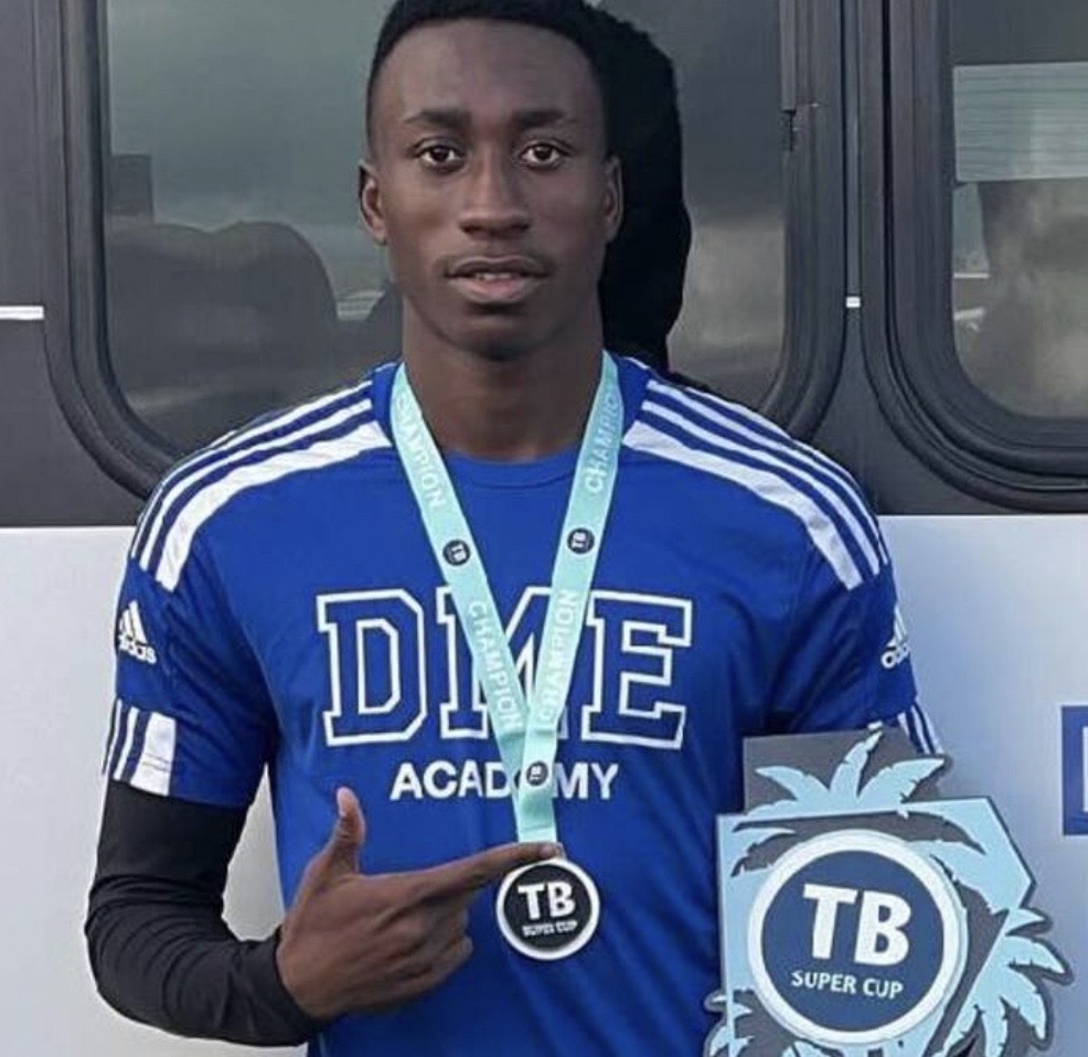 ZwebackHD's tweet photo. Two years ago my man was playing High School soccer a few miles north of where I live in Florida.

Today  Real Madrid just paid 100,000,000 to make him a Los Blancos. 🤑

Absolutely insane carer trajectory. Good luck Yann!! 🇨🇮 https://t.co/pFxPu1MkSN