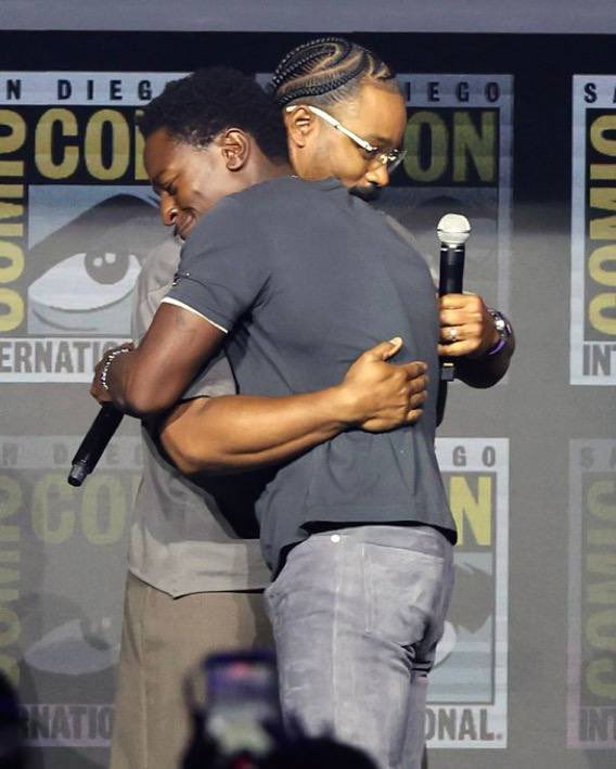 PolyokeyHenry's tweet photo. Tears on the SDCC stage. David Jonsson is officially our new Black Panther as T’Challa’s son. Emotional hugs with Wakanda cast signal the torch has been passed. A new era for Wakanda is finally here.
#BlackPanther3 #Marvel https://t.co/Iu34mdo9Z5