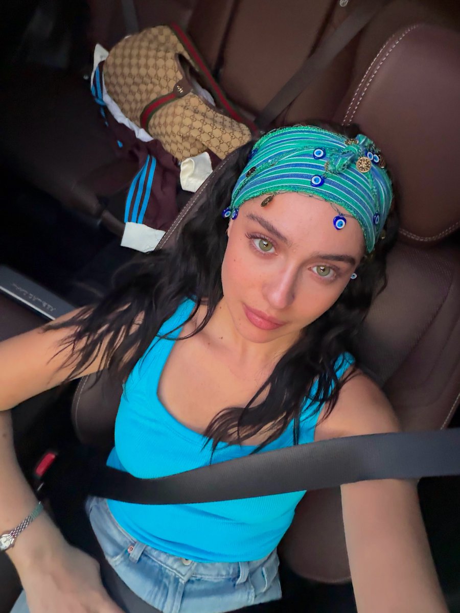 SiteCemrePR's tweet photo. ꒰🥧꒱ ⩩ 🍂┆ @|cemrebaysel vía instagram feed: «Quién iba a decir que había tantos tonos de verde y azul»

𖥦 #CemreBaysel 𖥦🎀ʺ̤ ⊹🍡◟꙳ https://t.co/yU0jbUoYD1