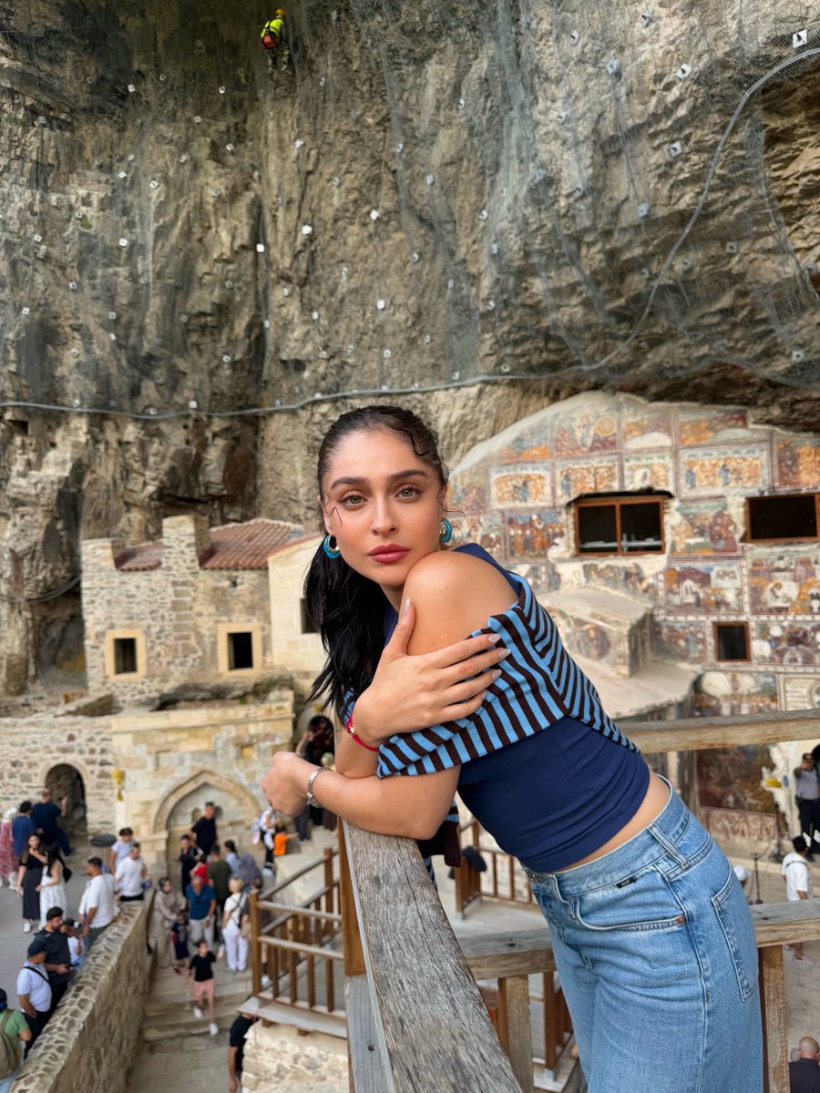 SiteCemrePR's tweet photo. ꒰🥧꒱ ⩩ 🍂┆ @|cemrebaysel vía instagram feed: «Quién iba a decir que había tantos tonos de verde y azul»

𖥦 #CemreBaysel 𖥦🎀ʺ̤ ⊹🍡◟꙳ https://t.co/yU0jbUoYD1