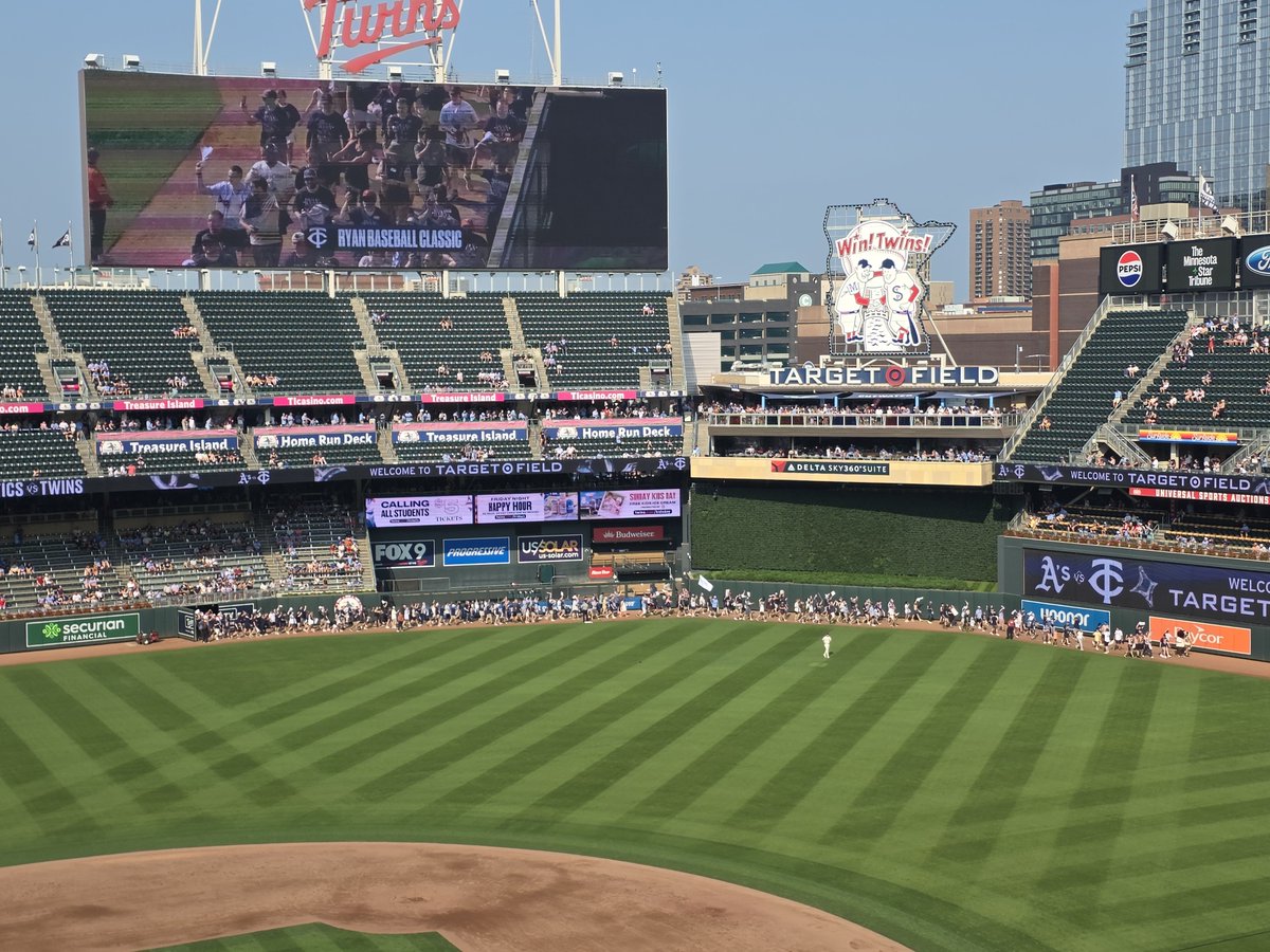 petti316's tweet photo. Got my Kirby Puckett jersey at the Twins game on the Ryan Baseball Classic night! Great time! Twins won. Thank you @mntwinsbaseball https://t.co/UDV26J7gqa