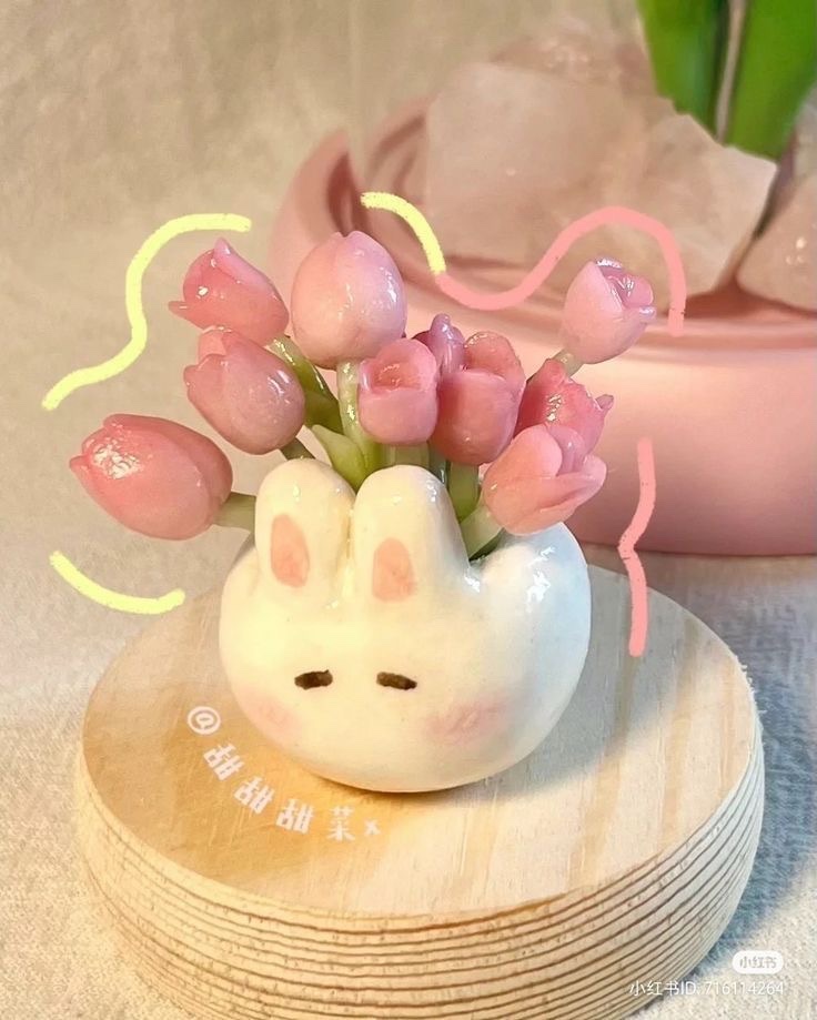 insperarise's tweet photo. bunny tulip vase 🌷 https://t.co/gIljQJbyIO