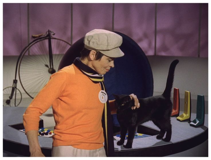 RodneyMarshall1's tweet photo. Number Six befriends a cat, even feeds it and lets it have his bed...but, sadly, in the Village P finds that no one can be trusted.
(A local cat, Tammy, played the role - uncredited - after the 'professional' feline brought all the way from MGM failed to act on cue.) 🐈‍⬛ https://t.co/Z6GGn0IBRa