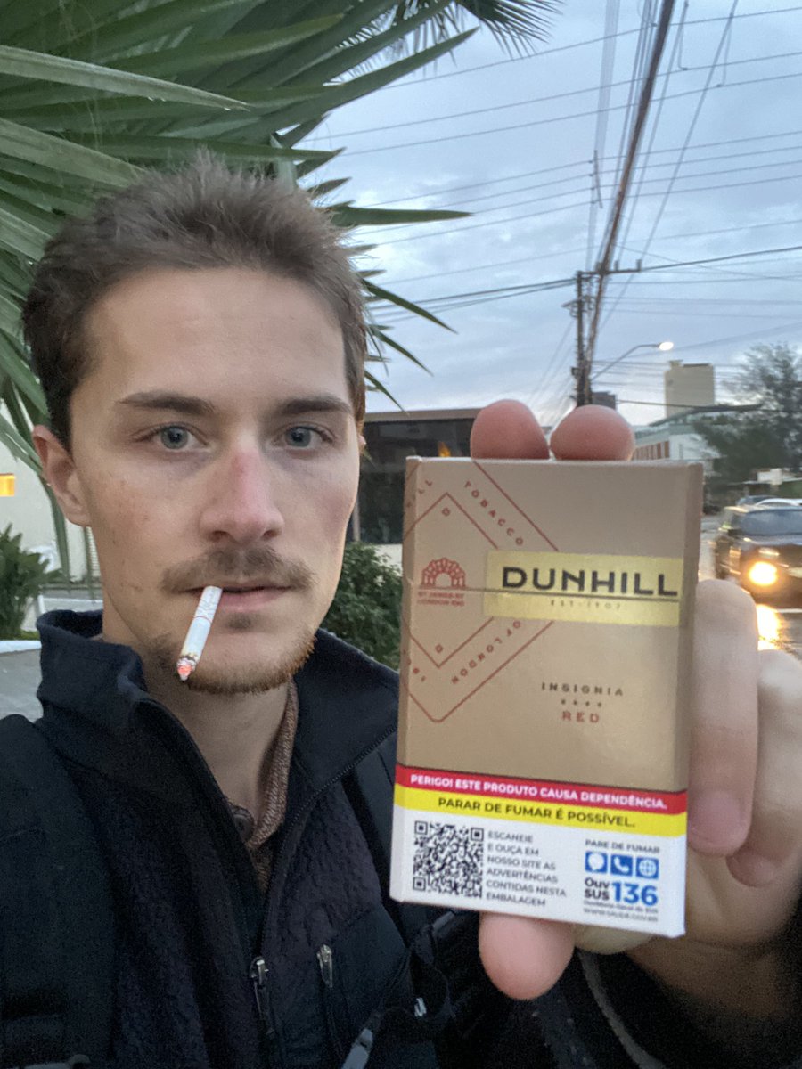 jacobfuknjones's tweet photo. Dunhill Insignia Red Cigarettes from Brazil https://t.co/ApbCG5avlL