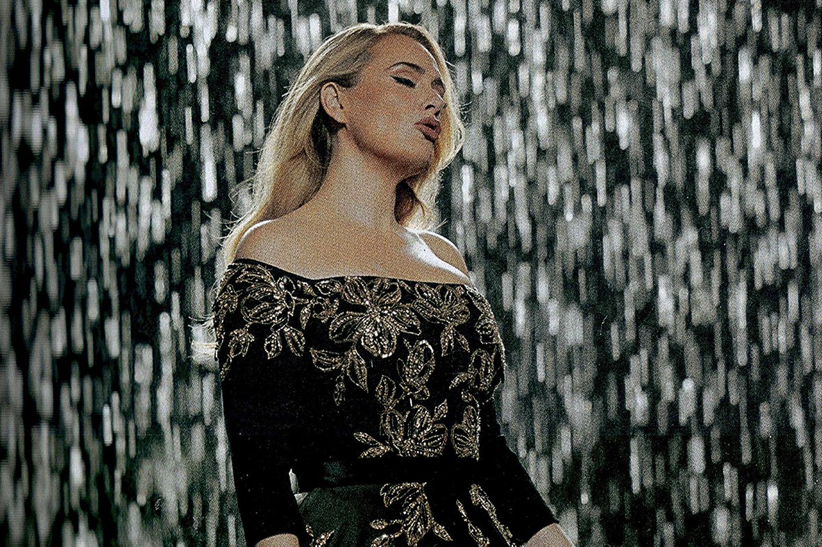 luvslauriee's tweet photo. Adele - Set Fire To The Rain (BTS - Munich Visuals). #Adele https://t.co/01vw7rMbRX