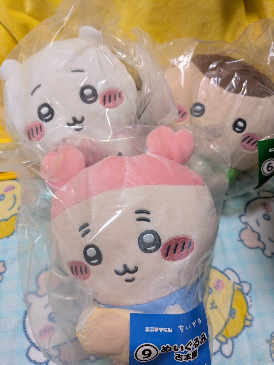 Source_soba's tweet photo. 【交換】ちいかわ　エニマイくじ

譲:
ジオラマフィギュア
ぬいぐるみ（ちいかわ,くりまんじゅう,古本屋）
風鈴（ちいかわ×2）
レトロコップ（モモンガ,古本屋）
豆皿（ラッコ×2,ハチワレ×2,ちいかわ,くりまんじゅう）
ポーチ（ちいかわ&amp;ハチワレ）

↓求はこちら！ https://t.co/IkSC22MkWu