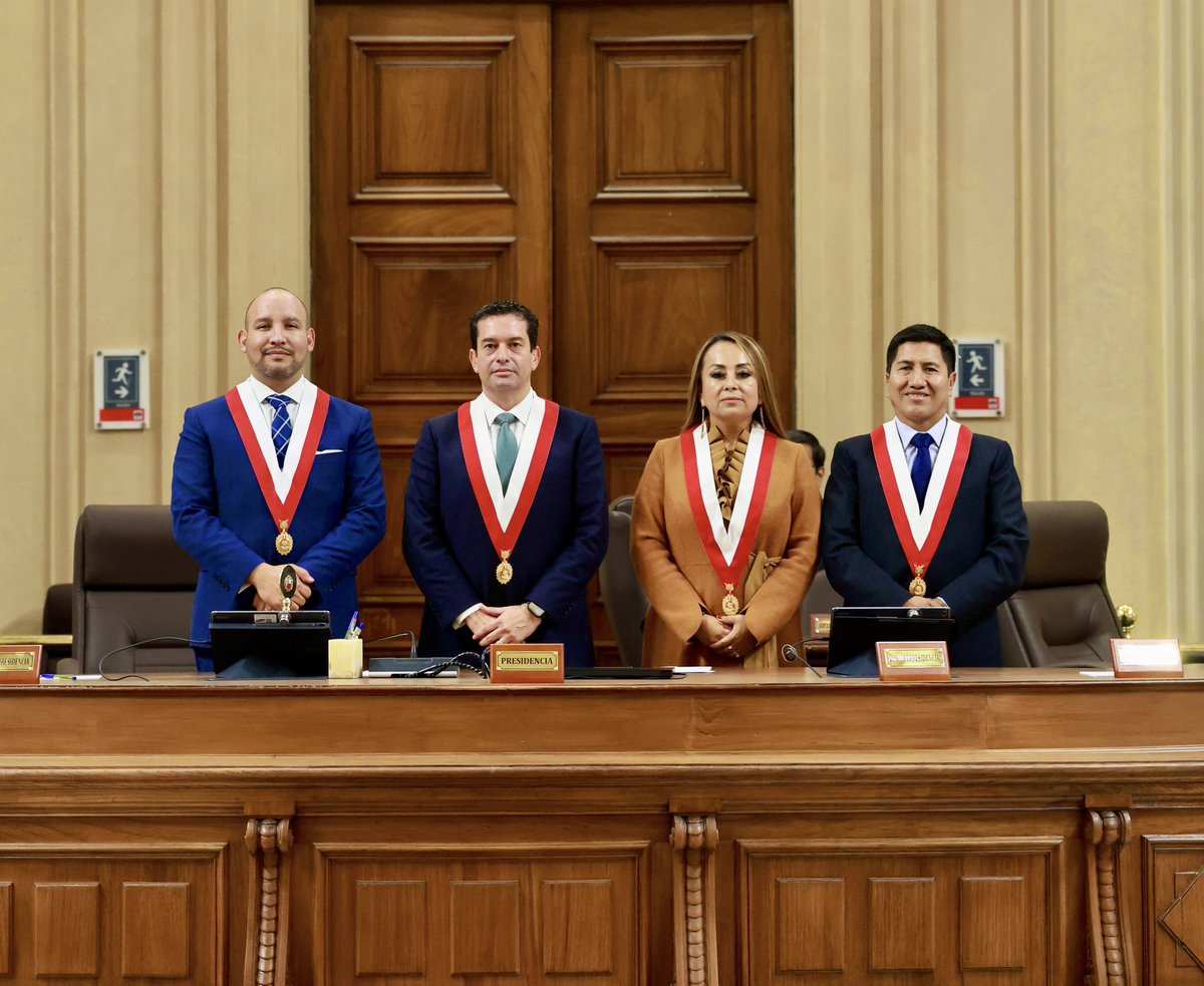 AlejoMunante's tweet photo. 🇵🇪 ¡Con profundo honor y gratitud, asumo la responsabilidad de servir al Perú como Primer Vicepresidente del Senado de la República!

Este encargo fortalece mi compromiso de trabajar con firmeza por un Parlamento que defienda la democracia, la institucionalidad y los valores que sustentan nuestra Nación.

¡Que Dios guíe cada decisión en favor de nuestra patria! 🇵🇪🙏

#SenadoDeLaRepública #MesaDirectiva #AlejandroMuñante #VamosPorMás🇵🇪