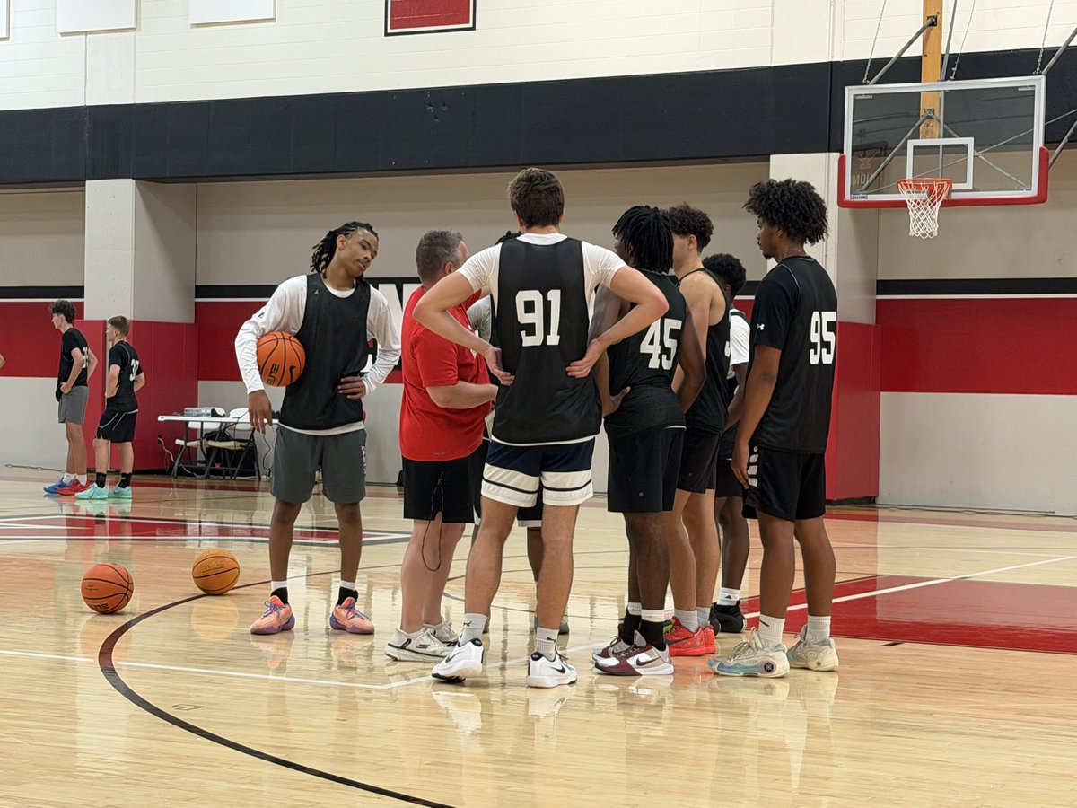 Riley_Galmarini's tweet photo. Great day at camp with @YSUMensHoops 

Thanks @CoachFaulkner1, Coach Richmond  and the entire YSU  team for the opportunity. https://t.co/qmTTA6J1ze
