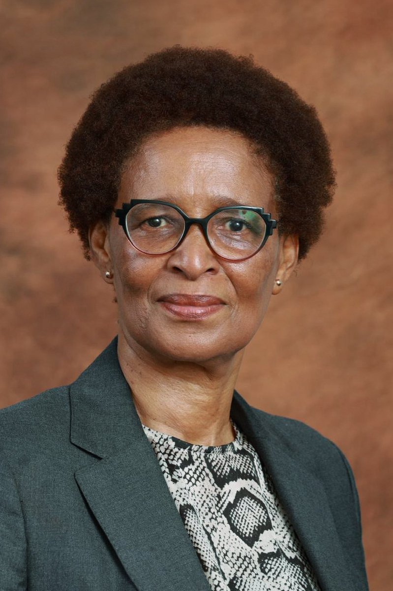 D_Molatoli's tweet photo. Advocate Sello, Andrea Johnson wants to run away from accountability. She says she's being attacked. Finish her off tomorrow! 😂
#MadlangaCommission 
#AndreaJohnson https://t.co/w73xsi5cBB