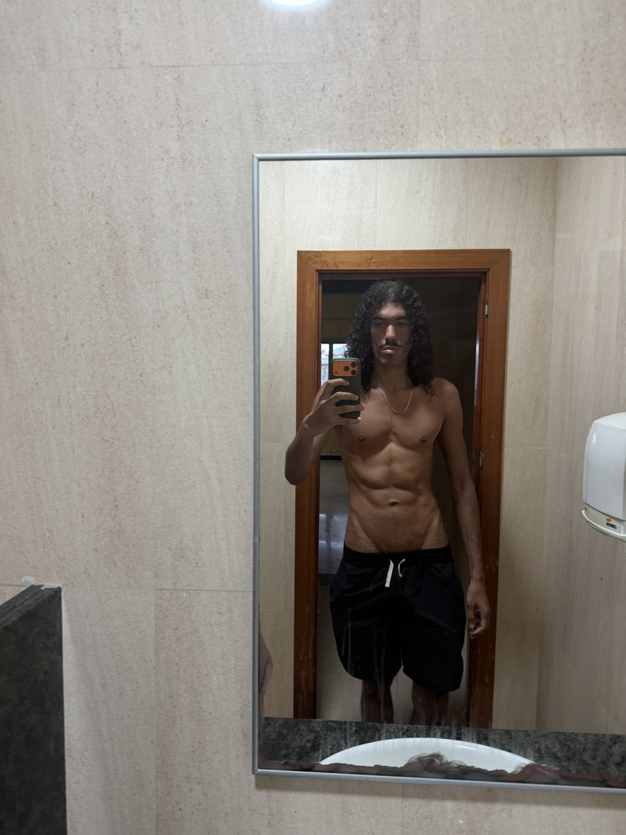 averyawkwardboy's tweet photo. Bathroom pics in a random beach towns from ur fav libra https://t.co/wT0ESiuhax