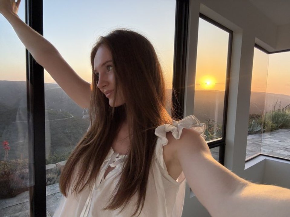 goddess_gingers's tweet photo. Divine womanhood β€οΈ She is feminine fire, a roaring blaze of intoxicating beauty and passion @ErinPerise
#GingerGoddess #beautifulface #BeautyOfFeminine #femininity #glorious #FeminineEnergy #goddessvibes https://t.co/n1NxYTJgJ0