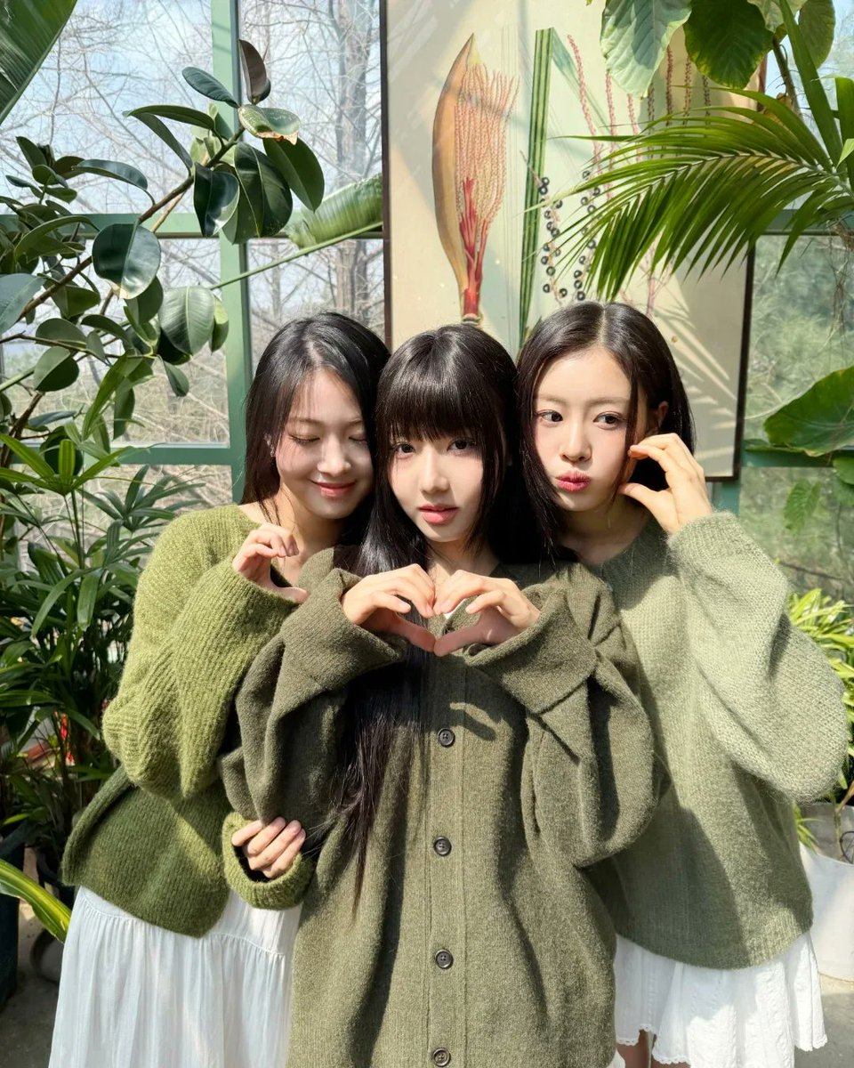 AranAblume's tweet photo. The road to your dreams may not be easy, but every challenge is making you stronger.
Keep believing in yourselves, keep blooming, and never stop chasing the future you deserve.
We'll always be proud to stand by Ablume. Your brightest days are still ahead. 🌸🤍
#ablume  #어블룸 https://t.co/LZh2yhGBeb
