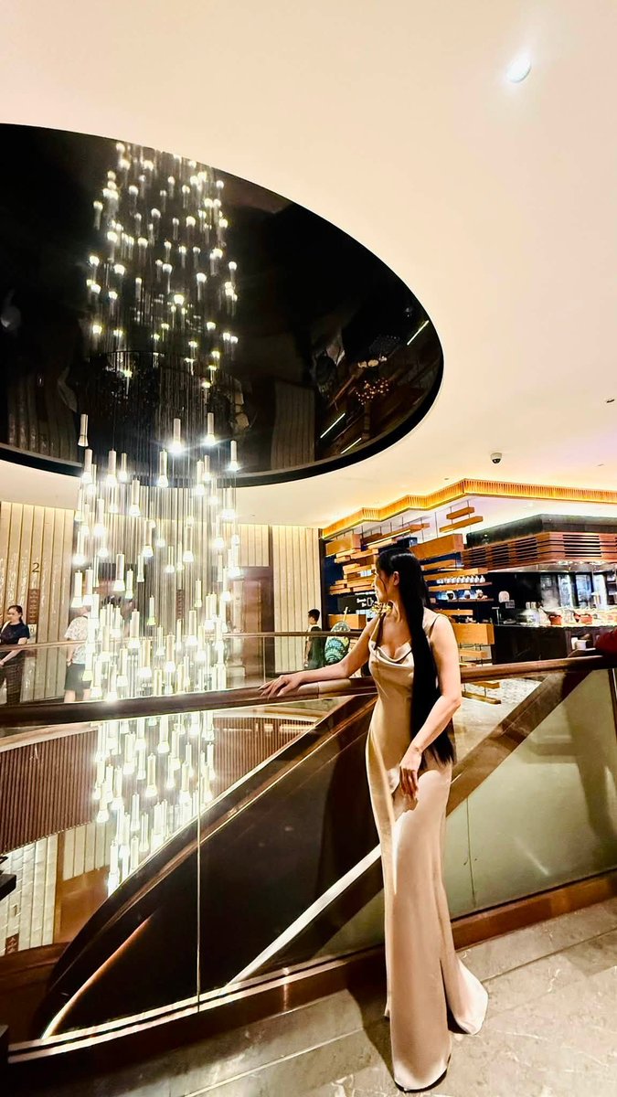 FeralGlam's tweet photo. Người ta nói Đà Nẵng là thành phố đáng sống...
Còn em thì thấy ở đây có một chiếc view đáng ngắm 🥰
Một đêm tuyệt vời tại Hilton Da Nang, từ không gian đến dịch vụ đều làm mình say đắm✨ https://t.co/TzO7JCx8eI
