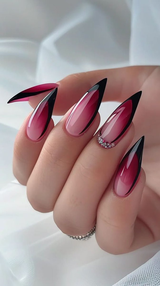 MissTeeoxip's tweet photo. Which nail set shall I choose? 🙈❤️ https://t.co/h7LQbNR7fY