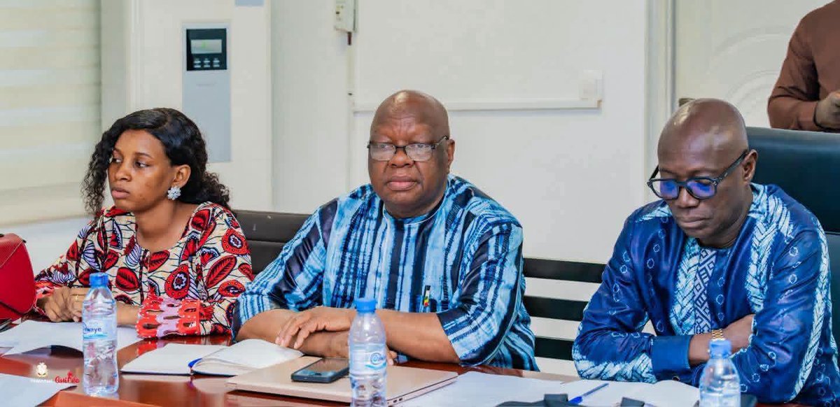 Sevguinee's tweet photo. 🇬🇳 Le directeur exécutif de @Sevguinee, Aboubacar Sidiki Kourouma, a participé à une réunion de haut niveau à la Primature sur la lutte contre le VIH, la tuberculose et le paludisme. Une rencontre consacrée au renforcement de la coordination nationale https://t.co/gVjJZ7SswC
