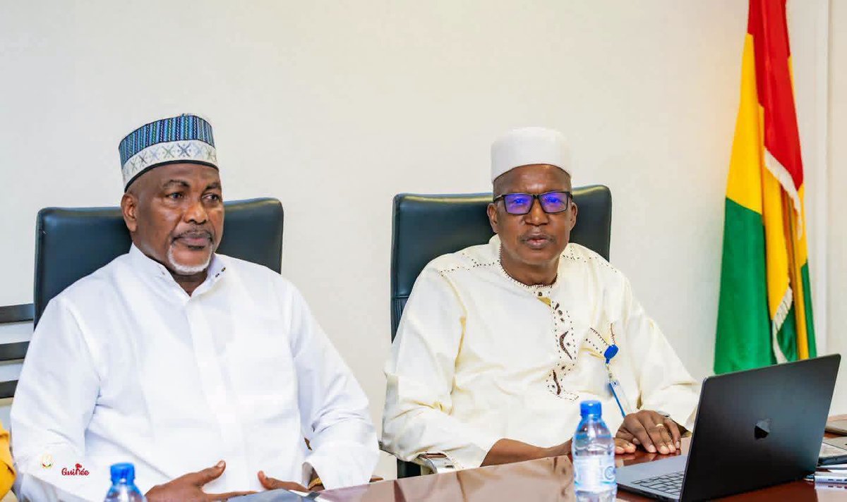 Sevguinee's tweet photo. 🇬🇳 Le directeur exécutif de @Sevguinee, Aboubacar Sidiki Kourouma, a participé à une réunion de haut niveau à la Primature sur la lutte contre le VIH, la tuberculose et le paludisme. Une rencontre consacrée au renforcement de la coordination nationale https://t.co/gVjJZ7SswC