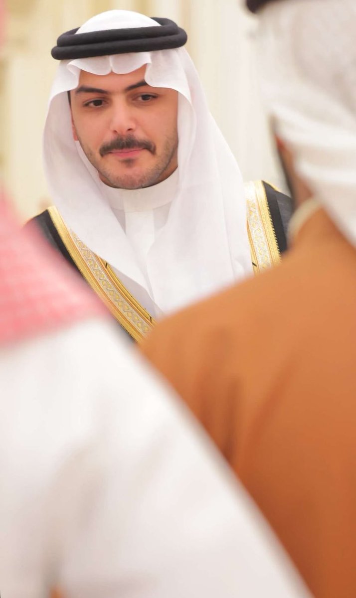 txtl8_'s tweet photo. ماتشبه العالم اللي  "حوالييـــك"
تلغي حضور الناس هيبة حضـورك
#سلطان_بن_نايف https://t.co/7Hw1dfUjHS