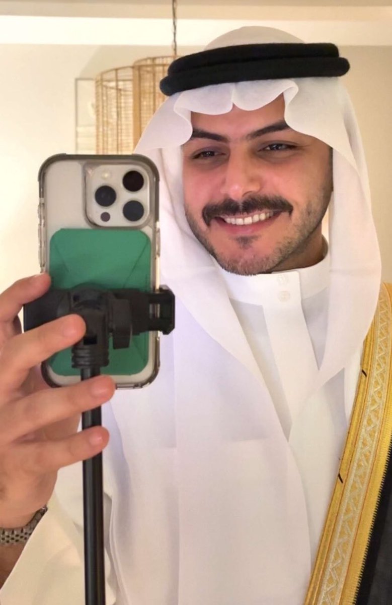 txtl8_'s tweet photo. ماتشبه العالم اللي  "حوالييـــك"
تلغي حضور الناس هيبة حضـورك
#سلطان_بن_نايف https://t.co/7Hw1dfUjHS