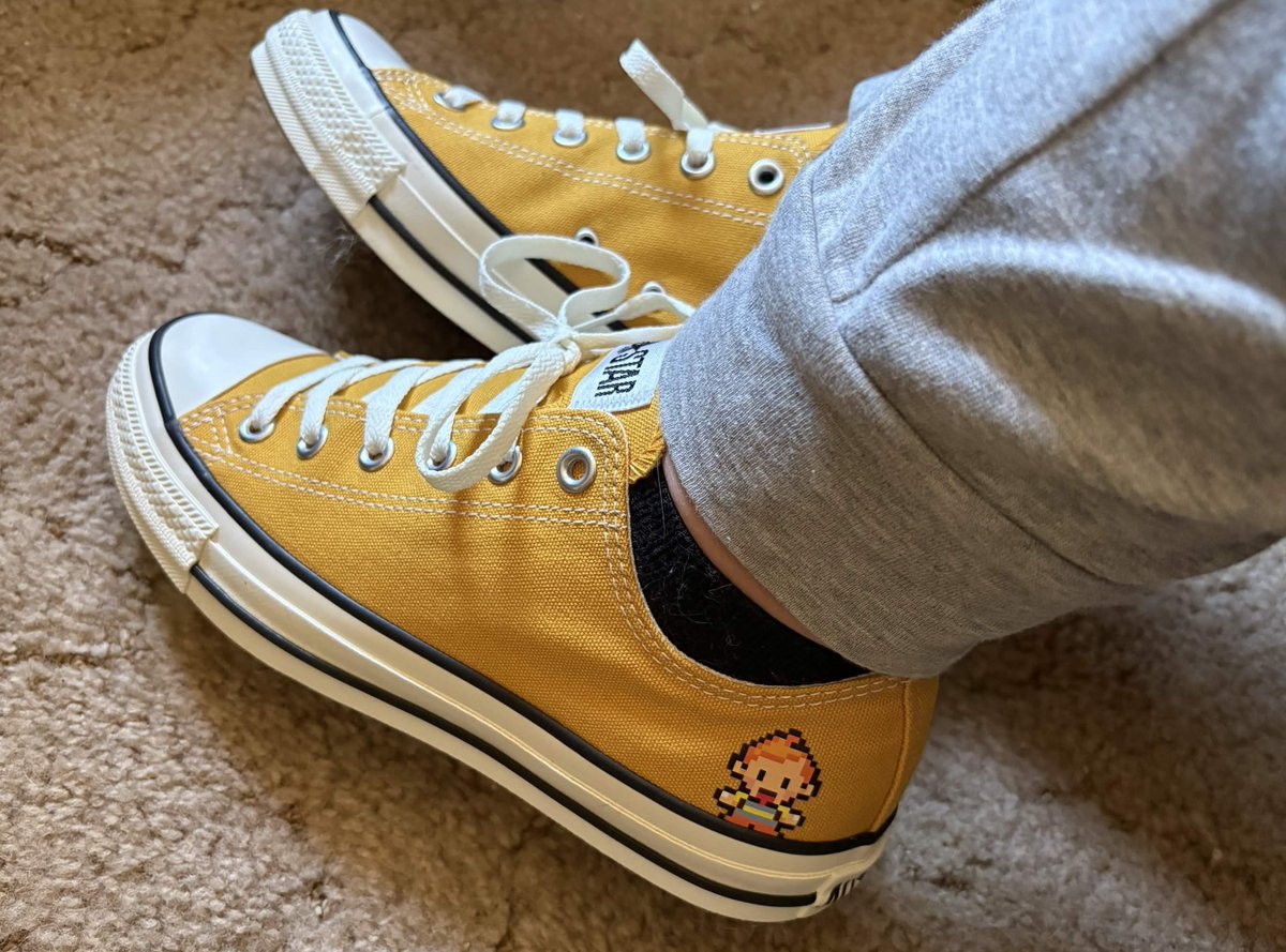 othatsraspberry's tweet photo. i like my shoes to inflict emotional damage https://t.co/a7Jasrqcjc