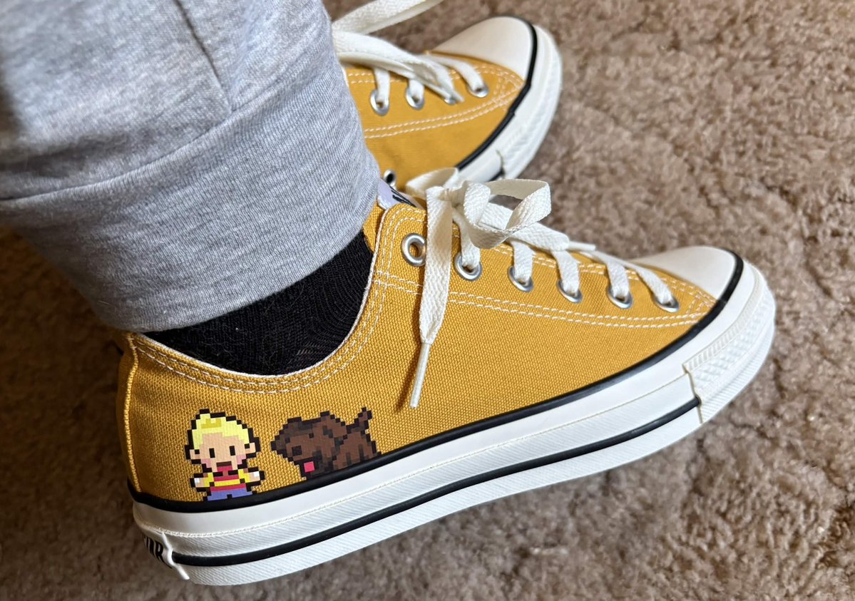 othatsraspberry's tweet photo. i like my shoes to inflict emotional damage https://t.co/a7Jasrqcjc