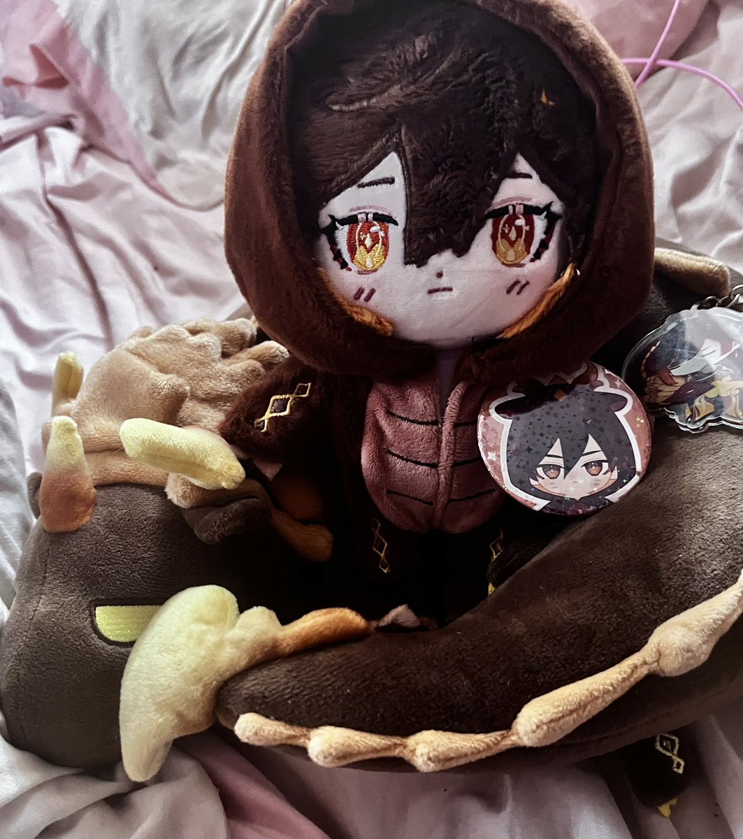 chococ0lte's tweet photo. my grandpa got me a zhongli plushie for my birthday!! the seller gave me some extras too #YAY https://t.co/1HL3p89cKd