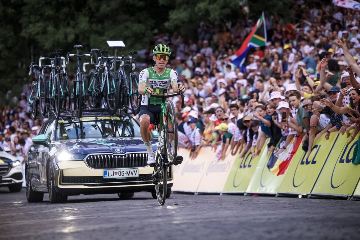 LeTour's tweet photo. 🥳 Party time in Montmartre

#TDF2026 https://t.co/NV4PRYM9ks