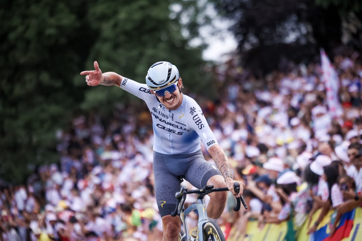 LeTour's tweet photo. 🥳 Party time in Montmartre

#TDF2026 https://t.co/NV4PRYM9ks