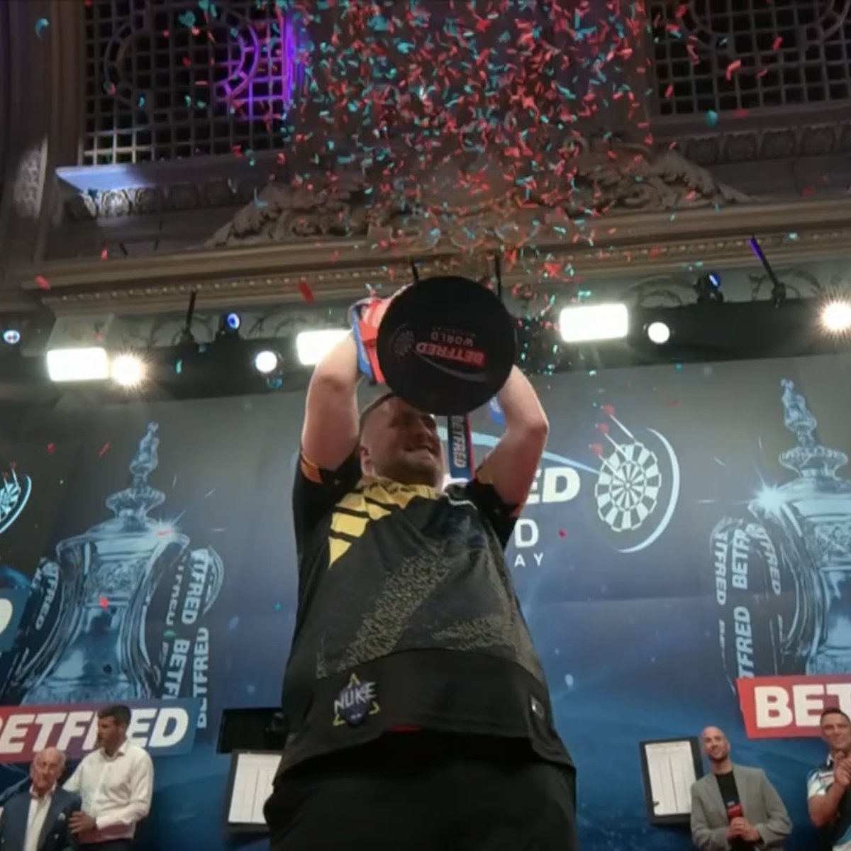 DartsWithMatt's tweet photo. Special, special talent @LukeTheNuke180 👏👏 #LukeLittler #darts #worldmatchplay https://t.co/FTTLAnm1RA