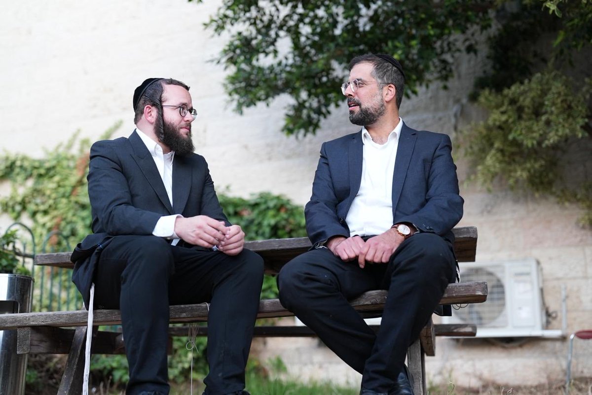 hatziburha's tweet photo. לא רק ביהדות התורה • סיעת ׳הציבור החרדי׳ בדרישה מדרעי: שלב את הרב אליהו כליפה, ממקימי ישיבת ההסדר ׳מתיבתא׳ ברשימת ש״ס

סיעת ׳הציבור החרדי׳ ממשיכה בדרישה מהמפלגות החרדיות למתן ייצוג ברשימה לכנסת לעשרות אלפי חרדים שאינם מיוצגים בידי ההנהגה הפוליטית הותיקה.  

לצד הדרישה לשילובו של יו״ר הסיעה, מוטי לייטנר, ביהדות התורה, העלתה היום הסיעה דרישה פומבית לשילובו של הרב אליהו כליפה ברשימת ש״ס לכנסת, וזאת לאור  אלפי משפחות מהציבור הספרדי, שמרגישות כי בעיות היסוד בהן הן נתקלות אינן זוכות למענה בידי הנציגות הפוליטית הנוכחית. 

יו״ר הסיעה. מוטי לייטנר, בירך על ההצטרפות וציין כי ״מדובר בצעד משמעותי נוסף בהענקת ייצוג מלא לכלל בני הציבור החרדי ברשימות החרדיות, כי אין מפלגות חרדיות בלי הציבור החרדי״. 

נמשיך לעדכן.