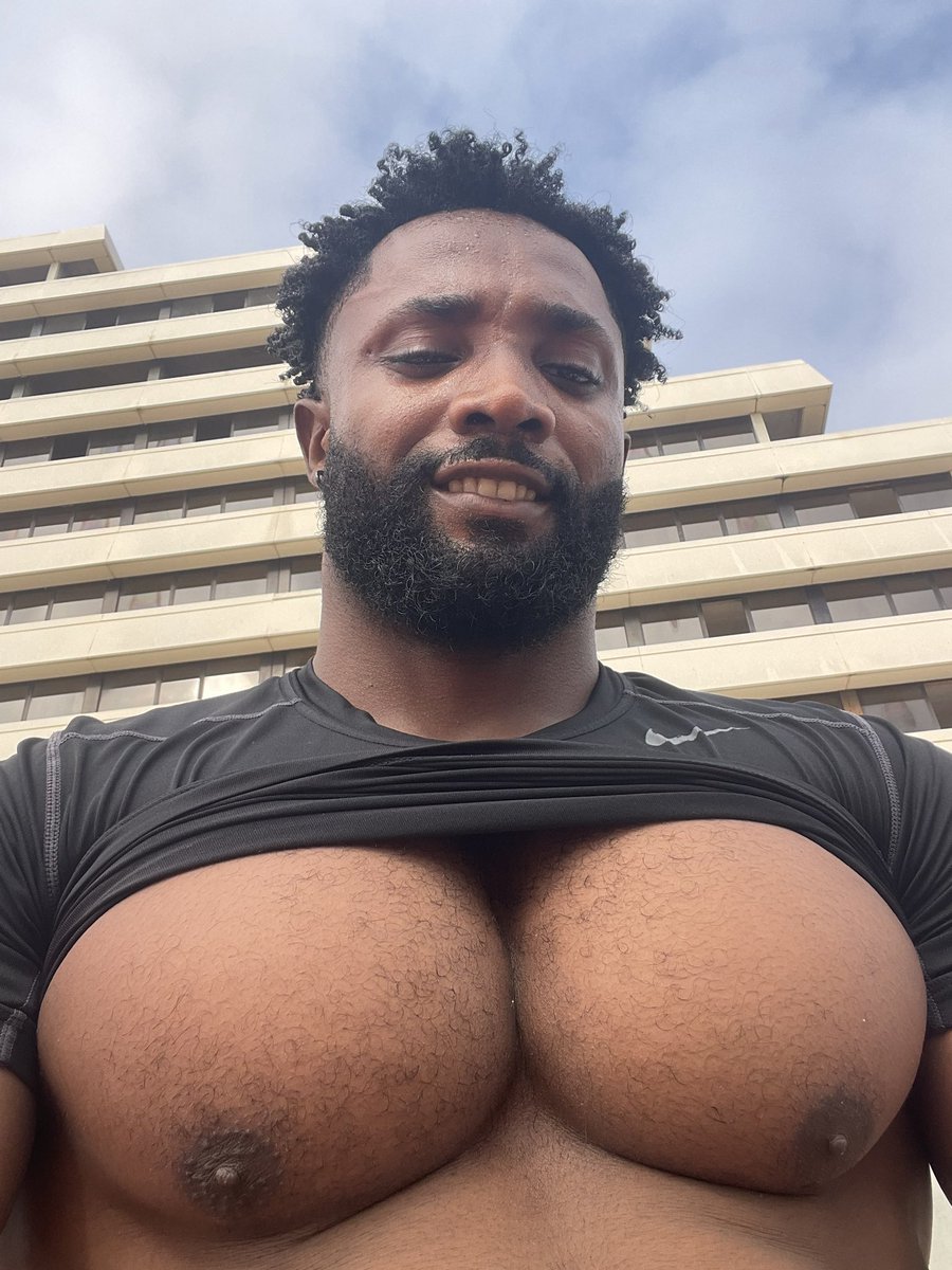 Jesseakir's tweet photo. Why you girl don’t have tits but you got the whole package from the gym 😁😁 https://t.co/8ZNoVSGcgX