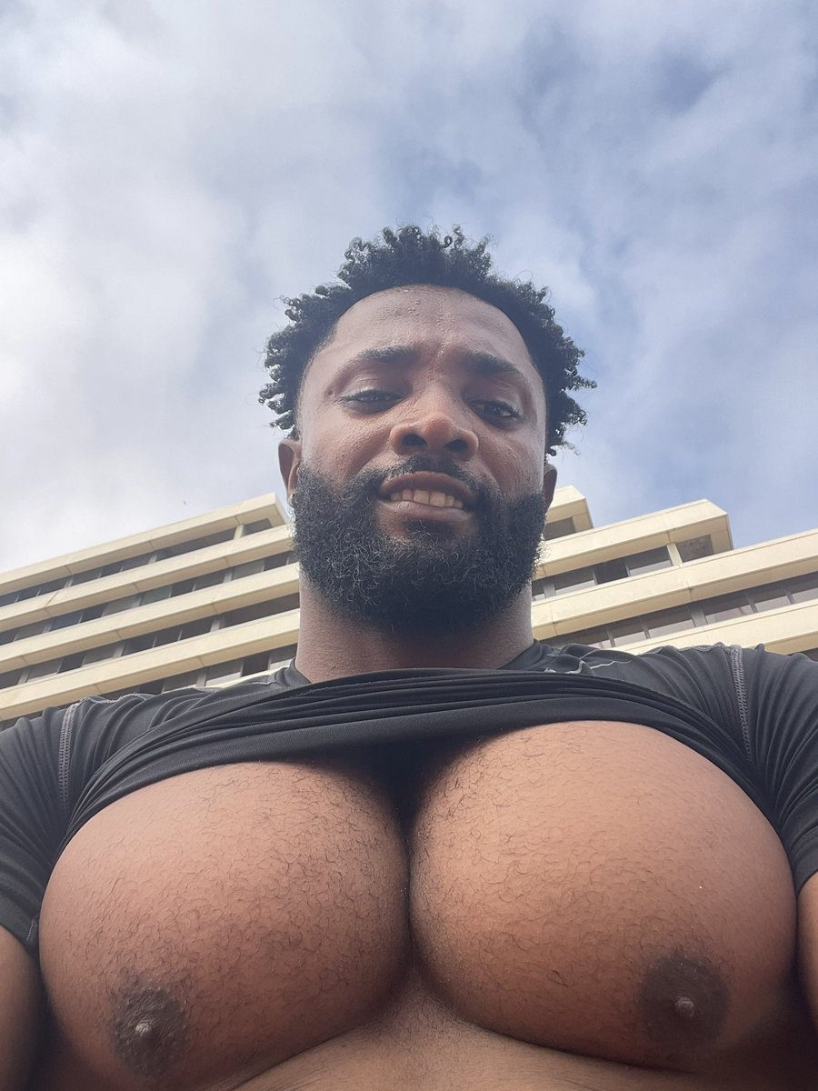 Jesseakir's tweet photo. Why you girl don’t have tits but you got the whole package from the gym 😁😁 https://t.co/8ZNoVSGcgX