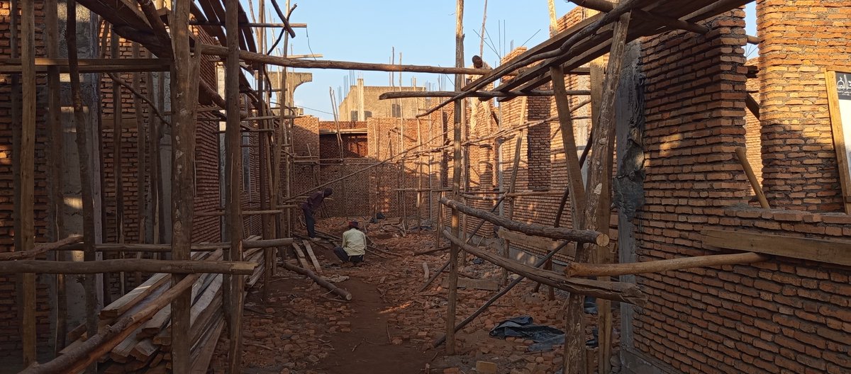 galal__fahd's tweet photo. مركز البصيرة لإعداد وتأهيل الدعيات
احد مراكز 
#جمعية_التعليم_والتنمية
#بوروندي 
والتي تحت الانشاء https://t.co/4WLUpCXyVL
