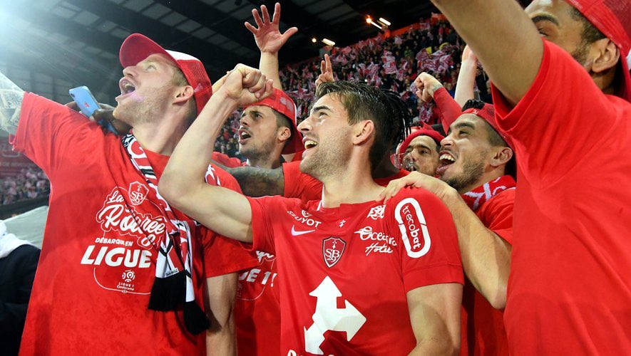 BrestOnAir's tweet photo. Formé au club, 49 matchs sous les couleurs brestoises et une montée en Ligue 1 : Valentin Henry vient d’annoncer sa retraite professionnelle. Une belle carrière de 10 ans, démarrée à Brest et finie à Caen. 

Merci et bravo pour tout Val’ ! https://t.co/ZmQz2nm7vz