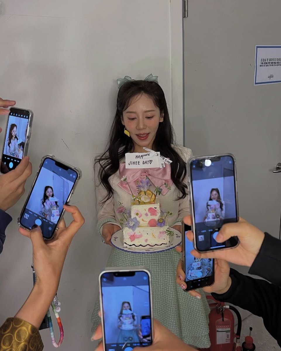 컁 🎗️ tweet media