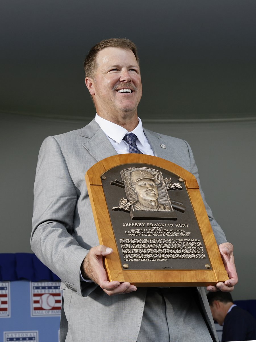 MLB's tweet photo. Among the game's greatest second basemen 🙌

Welcome to the Hall of Fame, Jeff Kent! https://t.co/2agODjunun