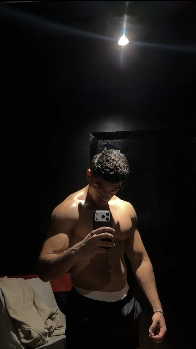 whothatboi77's tweet photo. checando el pump 😈 #tijuana #sandiego #pumpcheck #gymlife https://t.co/yiDvmueXyT