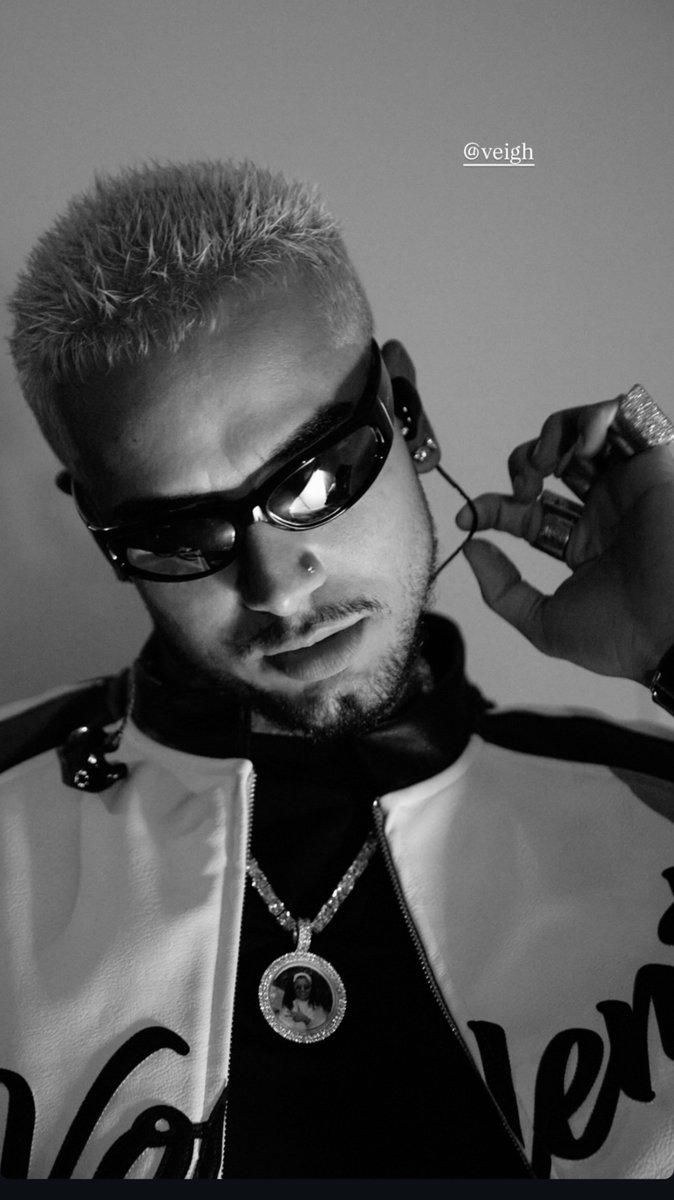 foreverveigh's tweet photo. essa vai para o álbum https://t.co/RkAMCnx9Jp
